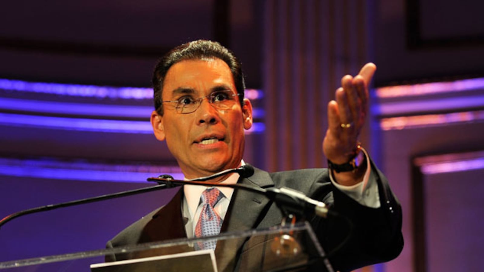 galleries/2010/07/14/everybody-hates-obama/obama-haters---hispanics_wdduet