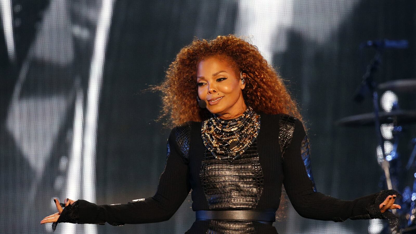 articles/2016/12/20/why-the-rock-and-roll-hall-of-fame-snubs-r-b-legends-like-janet-jackson/161220-williams-jackson-snubbed-tease_gr93np
