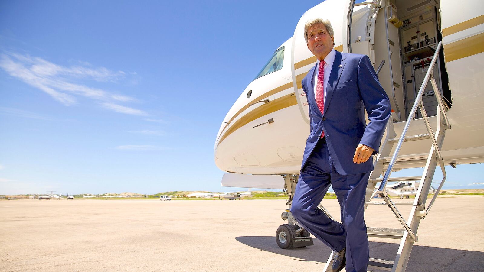 cheats/2015/05/05/kerry-makes-historic-somalia-trip/150505-kerry-somalia-visit-cheat_hcv9tg