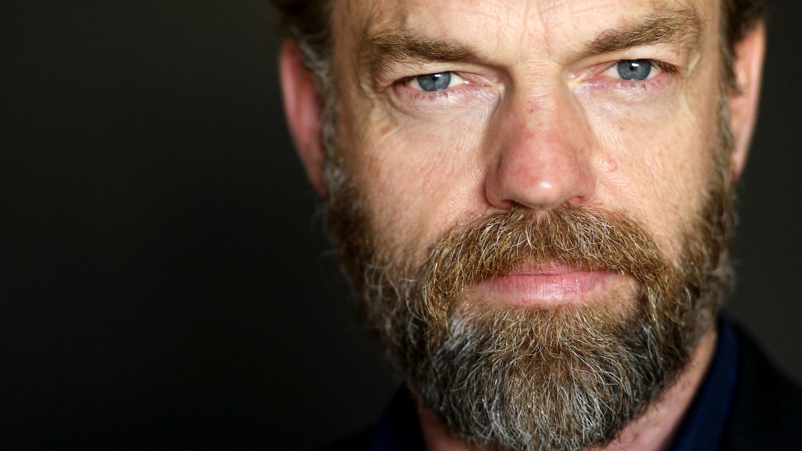 200910-stern-Hugo-Weaving-tease_ax2pil