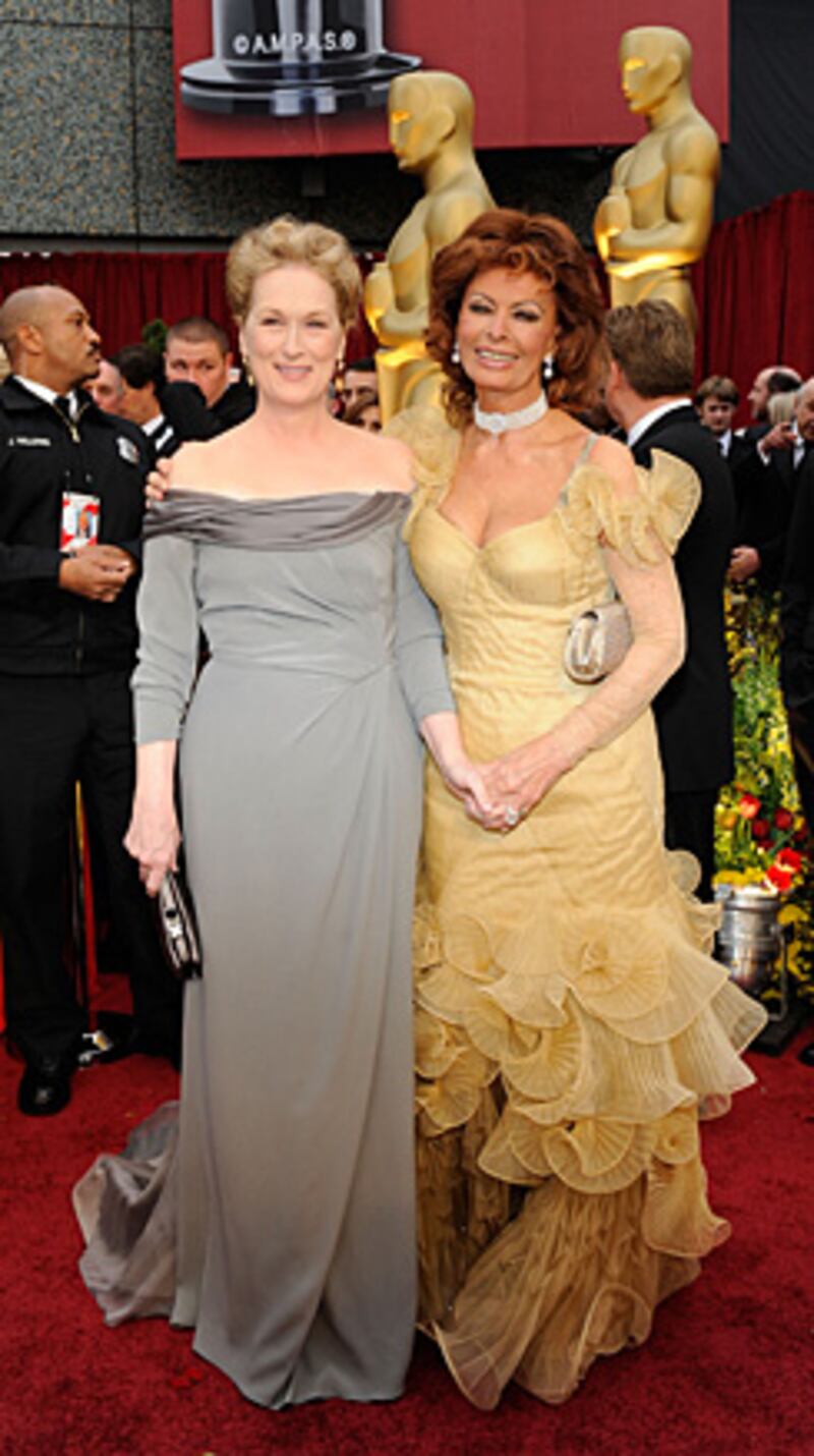 galleries/2009/12/24/the-year-in-red-carpet/year-in-red-carpet---streep-loren_w62u9m