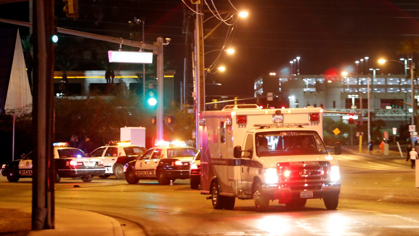 2017-10-02T082155Z_444648307_RC1167C49B50_RTRMADP_3_USA-LASVEGAS-SHOOTING_y9srzv