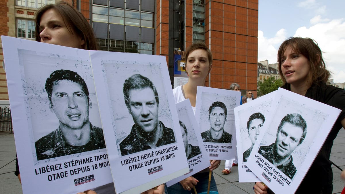 cheats/2011/06/29/french-journalists-freed/french-journalists-freed-afghanistan-cheat_c5e5ph