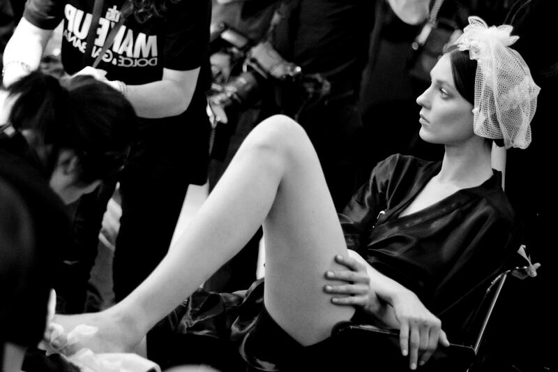 galleries/2012/02/27/versace-dolce-gabbana-prada-backstage-at-milan-fashion-week-fall-winter-2012-photos/milan-fashion-backstage-17_r66zej
