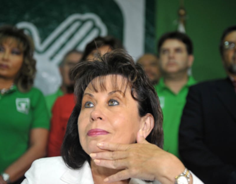 articles/2011/04/01/guatemala-president-divorces-so-his-wife-can-run-a-political-telenovela/margolis-sandra-torres_169811_a63fdq
