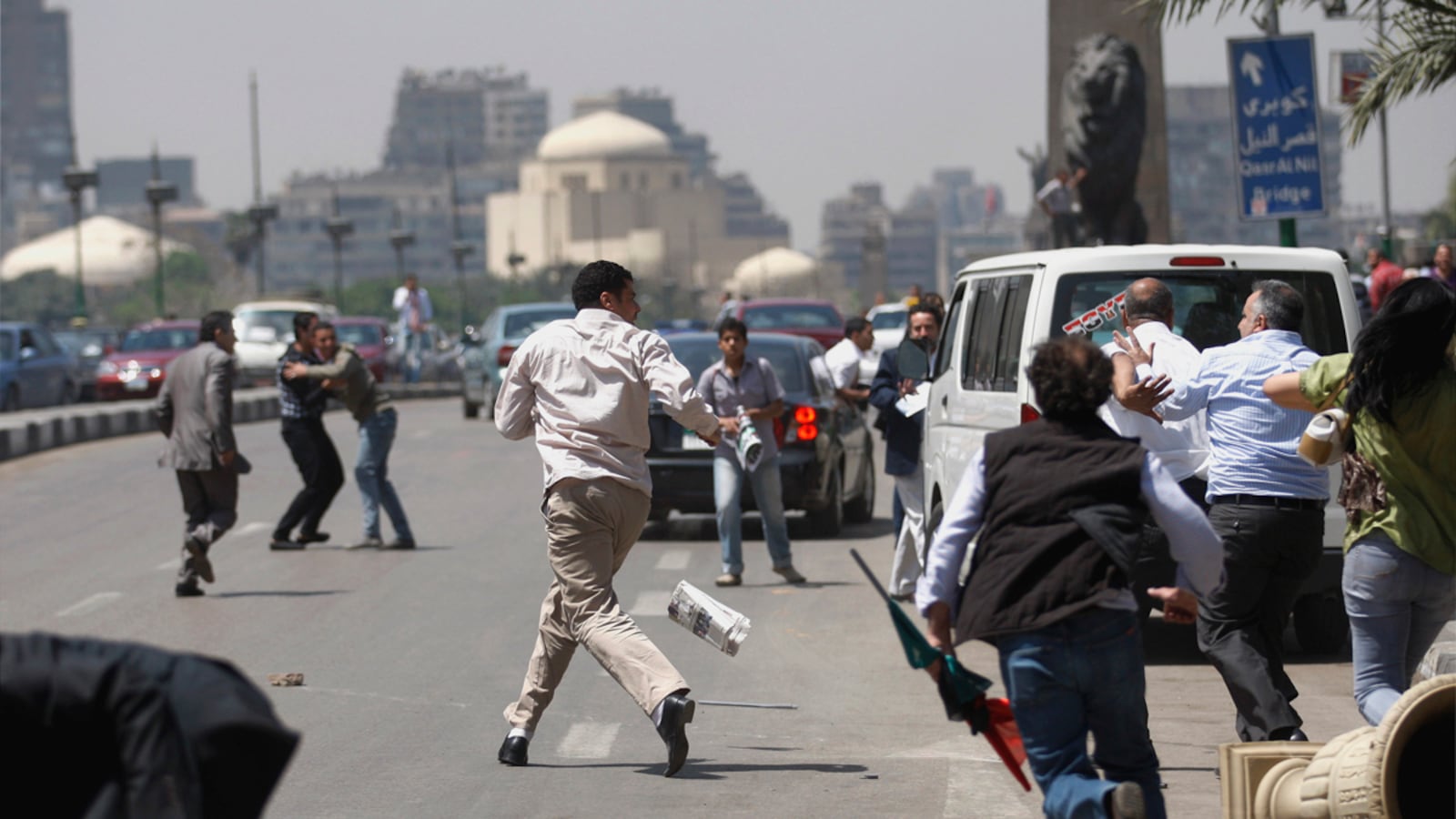 cheats/2011/06/29/more-than-1-000-injured-in-cairo/egyptian-violence-cheat_aum7ey