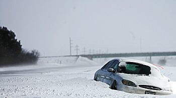 cheats/2011/02/03/storm-leaves-bitter-cold-remains/midwest-blizzard-2_gsntx0