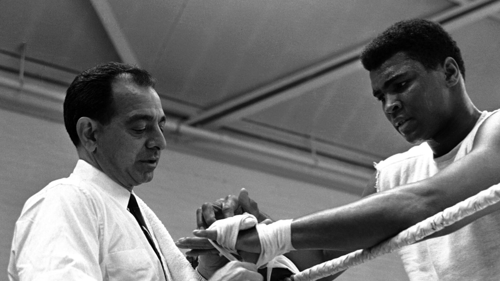 cheats/2012/02/02/muhammad-ali-s-trainer-dies/angelo-dundee-boxing-trainer-dies-cheat_pbpvjp