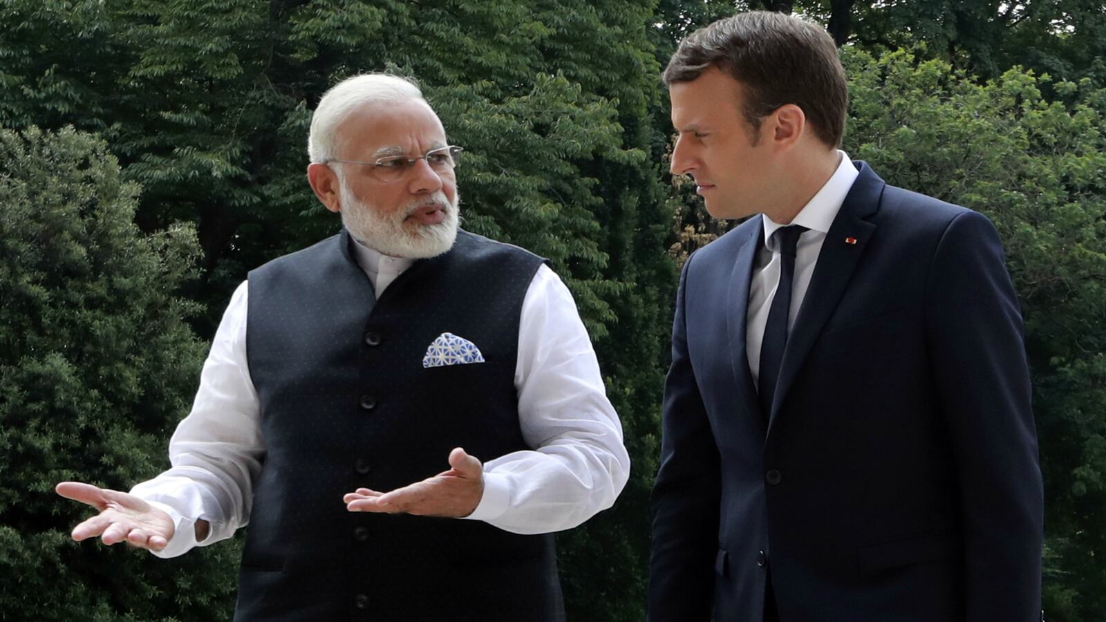 170603-modi-india-macron-climate-cheat_scb2hi