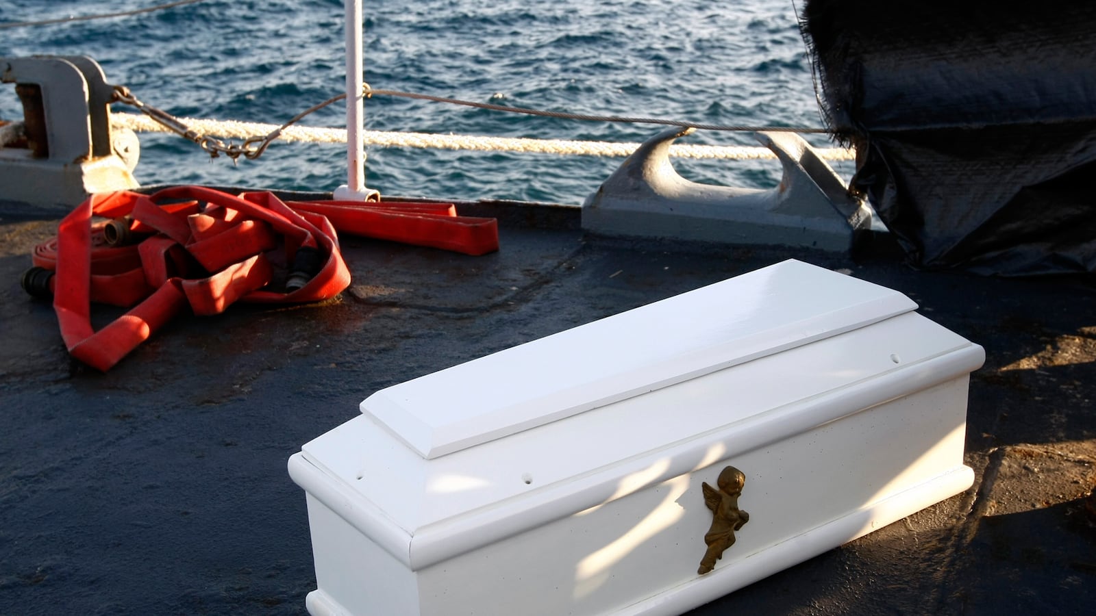 articles/2014/09/15/hundreds-of-migrants-are-reported-drowned-by-traffickers-near-malta/140915-nadeau-murder-tease_ih5dx6