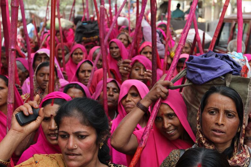 galleries/2011/02/25/india-s-pink-vigilantes/pink-gang-6_zpqc2f