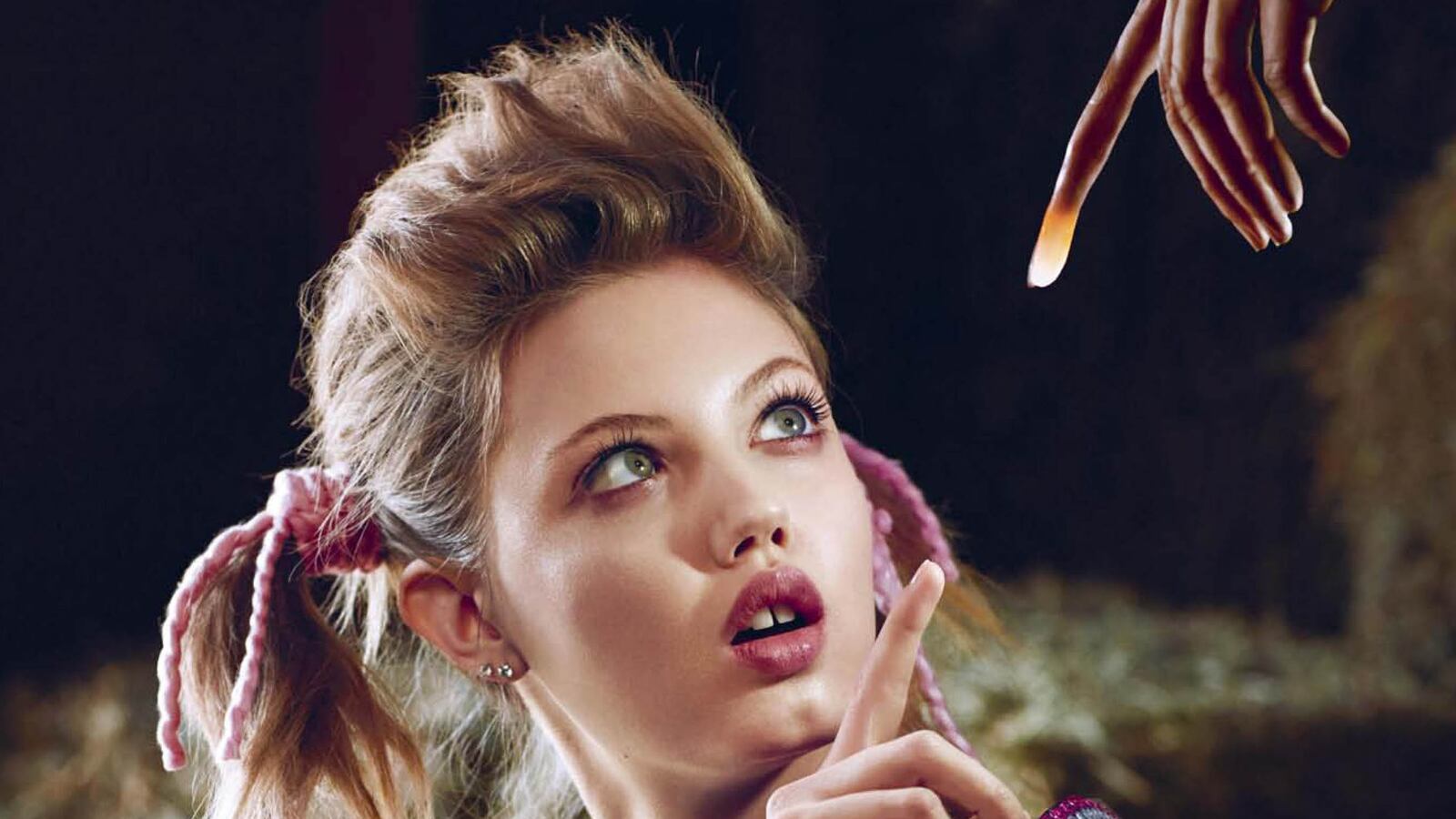 articles/2014/02/11/cr-fashion-phones-home-with-e-t-inspired-fourth-issue/140211-cr-et-jones-tease_m0jwox