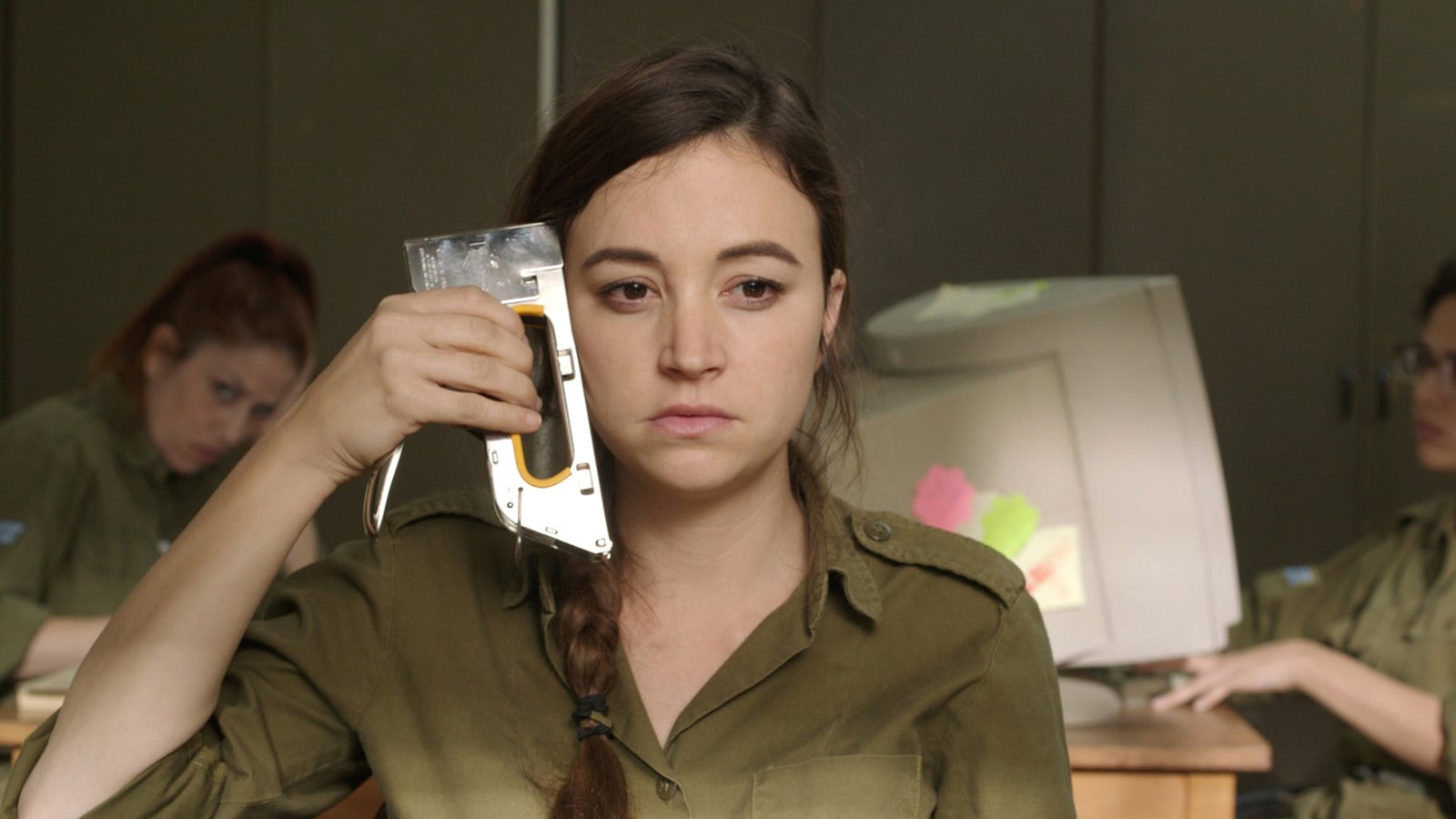 articles/2014/12/08/zero-motivation-the-funny-side-of-the-idf/141208-leon-zero-motivation-tease_xqhraq