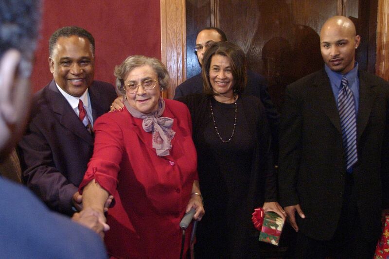 articles/2013/02/05/essie-mae-washington-williams-black-daughter-of-strom-thurmond-dies/130205-essie-mae-obit-avlon-tease_u0tqsd