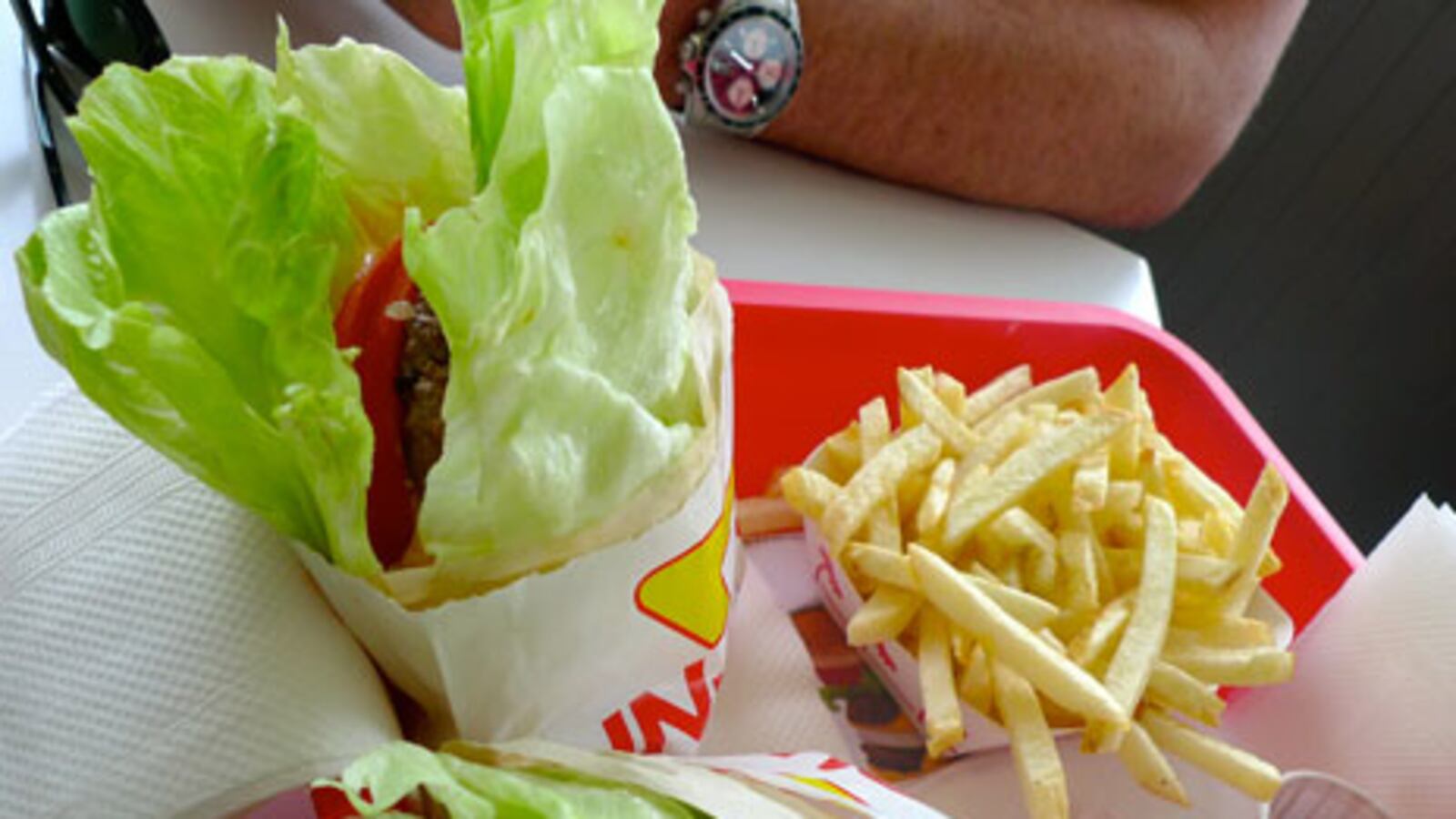 galleries/2010/08/25/healthiest-burgers/healthiest-burgers---in-out-hamburger-w-onion-protein-style_fr5shj