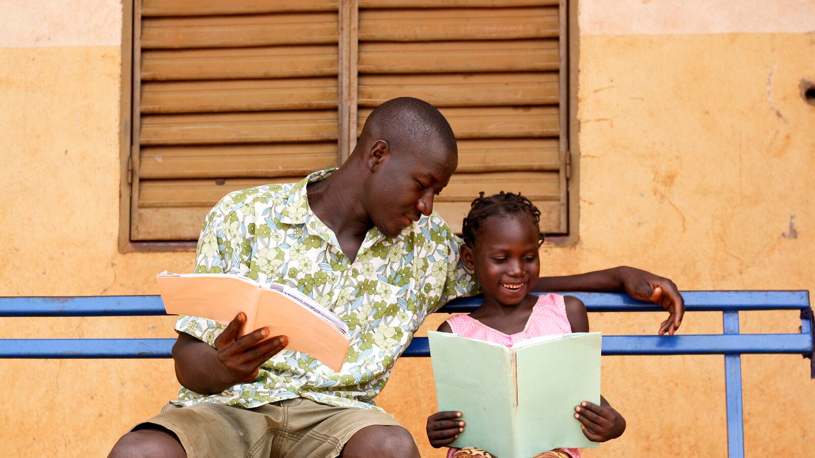 articles/2013/06/14/a-few-good-books-for-dads/130613-robeson-fathers-books-tease_awycm1