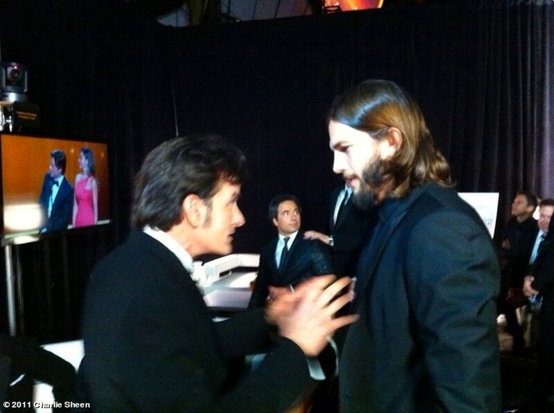 galleries/2011/09/19/emmy-twitter-pics-from-lea-michele-sofia-vergara-and-more-photos/emmy-twitter-pics-sheen_bpdwmy