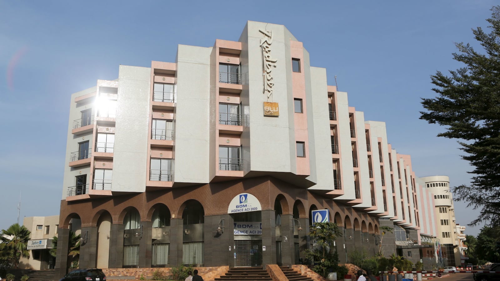 cheats/2015/11/27/mali-arrests-2-over-deadly-hotel-attack/151127-mali-hotel-attacks-2-arrested-cheat_y4gbp6