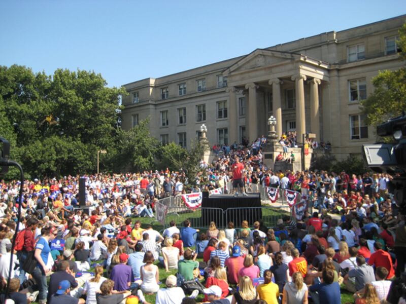 galleries/2009/12/05/smartest-college-towns/iowa-state-university_guywem