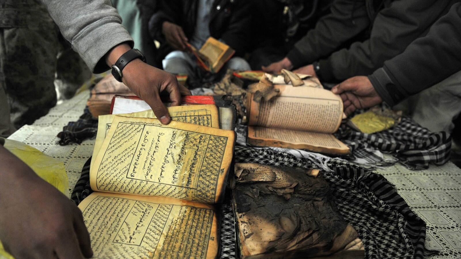 cheats/2012/02/24/afghan-quran-protests-enter-4th-day/afghanistan-koran-burning-protest-koran2_asan4p