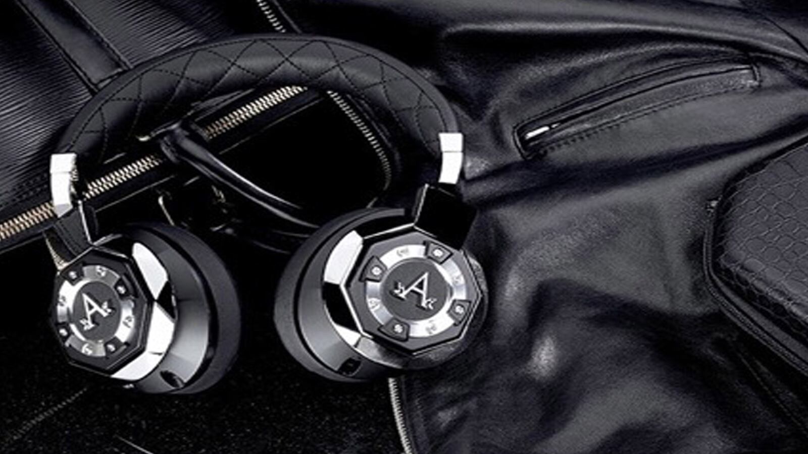 Headphones_Photo_1_i55bim