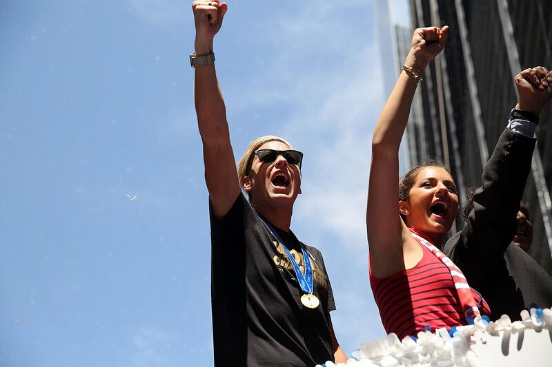 galleries/2015/07/10/u-s-women-s-soccer-team-become-the-first-women-in-the-canyon-of-heroes/150710-canyonofheroes-05_sdlpre
