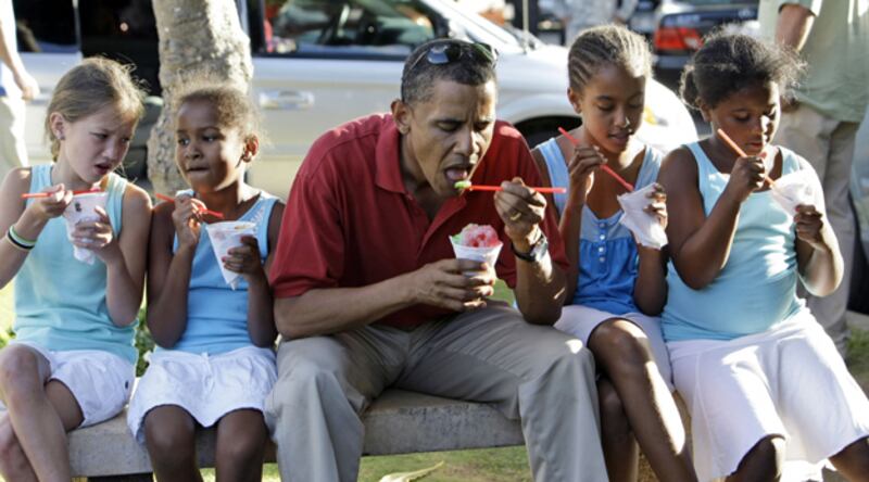 galleries/2009/08/23/obama-family-trips/obamas-on-vacation-3_yessau