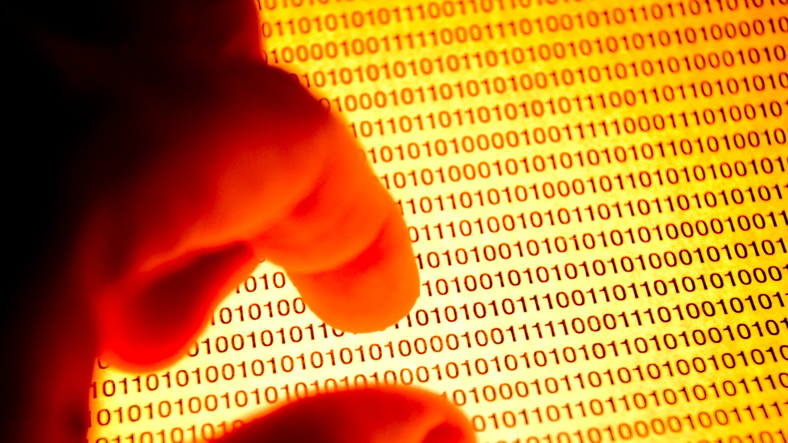 articles/2014/01/04/why-big-data-doesn-t-live-up-to-the-hype/140103-romeo-big-data-lie-tease-NEW_szxln1