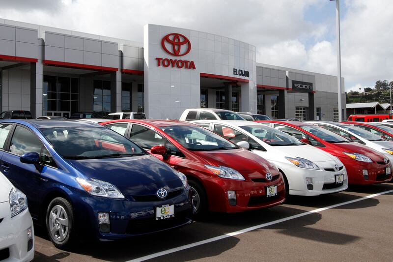 articles/2013/05/13/uncle-sam-embraces-hybrids/130508-Gross-Hybrids-tease_qqjjxw