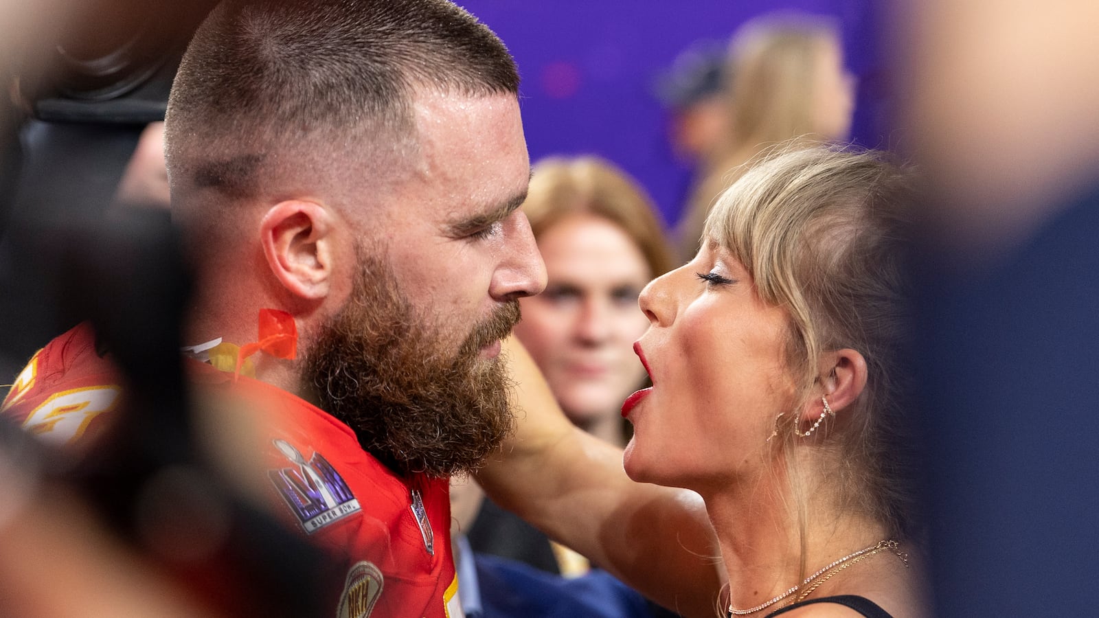 Travis Kelce #87 of the Kansas City Chiefs and Taylor Swift