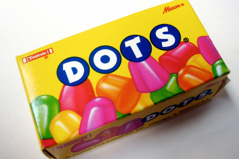 galleries/2011/10/14/most-fattening-halloween-candy-snickers-twix-kit-kat-candy-corn-photos/deadliest-halloween-candy-most-fattening-gal-dots_kj14ox