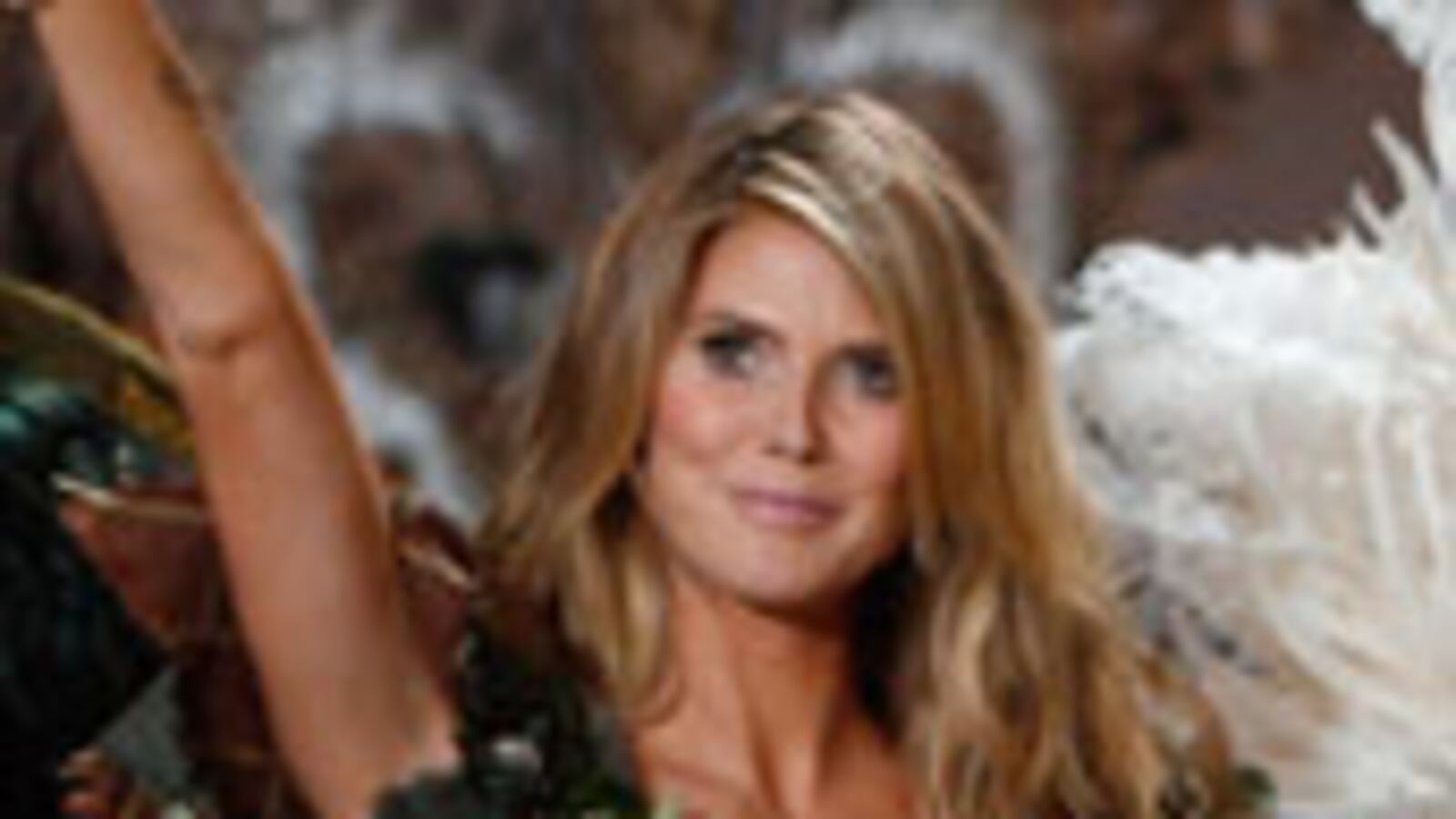 articles/2009/11/19/live-from-victorias-secret/bernstein-victorias-secret_64215_otby77