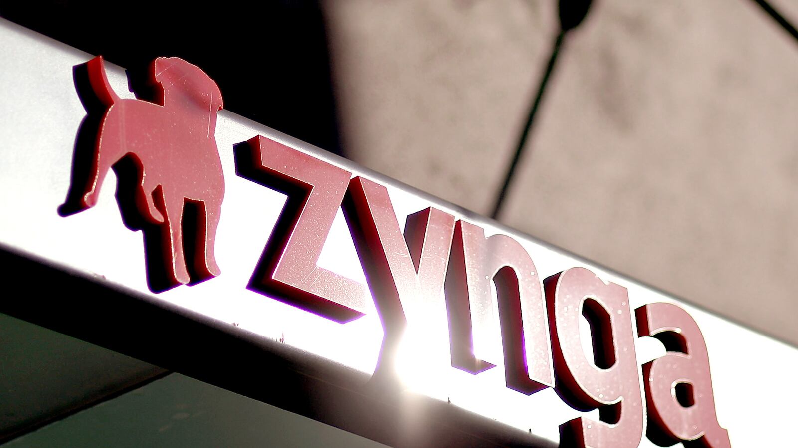 cheats/2013/06/03/zynga-lays-off-520-workers/130603-zynga-layoffs-cheat_cket9i