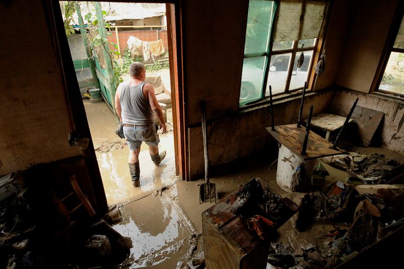 galleries/2012/07/12/shocking-photos-of-the-flooding-in-russia-s-krasnodar-region/russia-floods-9_pnykmz