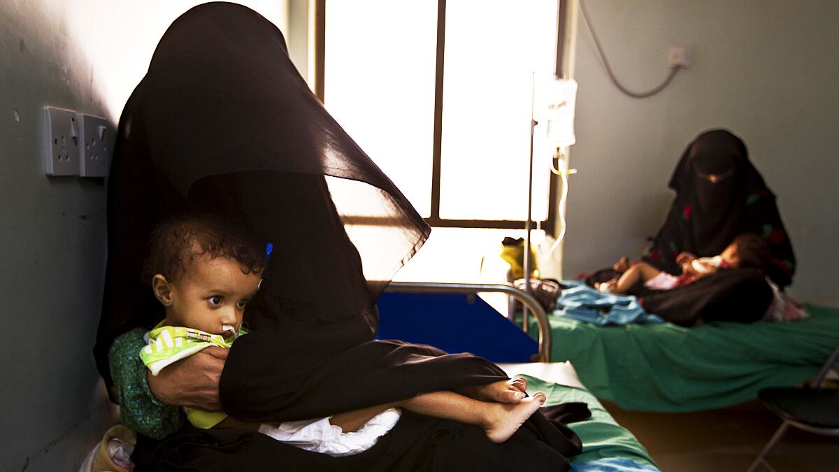 articles/2011/07/18/yemen-racked-by-hunger-crisis-water-shortage-saleh-forces-al-qaeda/yemen-hunger-knickmeyer_sag7sq