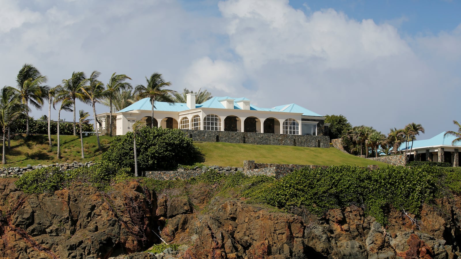 2020-03-18T212135Z_663751551_RC2LMF92SWBL_RTRMADP_3_PEOPLE-JEFFREY-EPSTEIN_akbesf