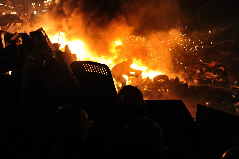 galleries/2014/02/18/an-all-out-battle-erupts-in-ukraine-photos/140219-ukraine-protest5-tease_qcnhui