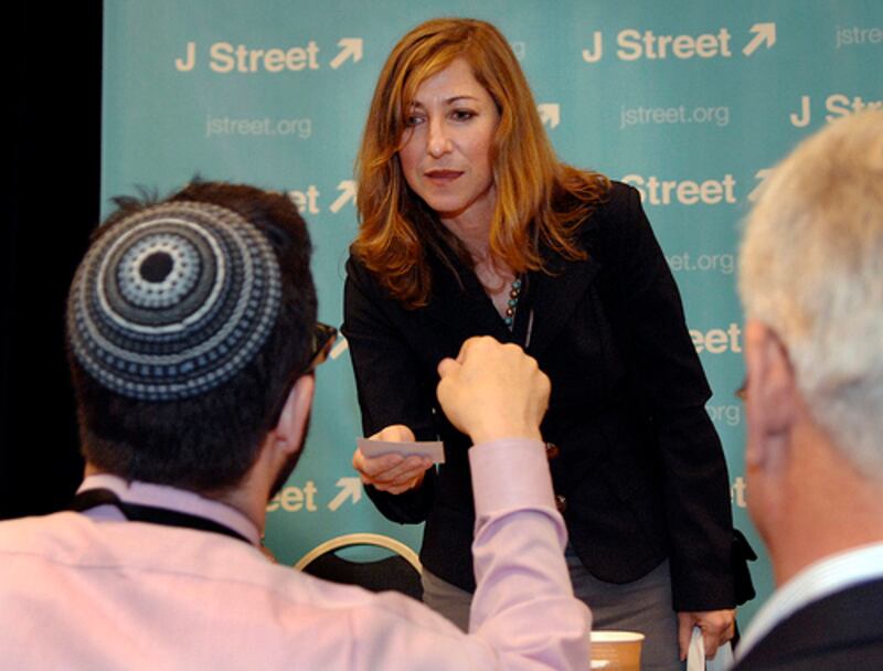 articles/2013/10/07/between-j-street-and-the-pew-survey/j-street-kippah_dxeiuj