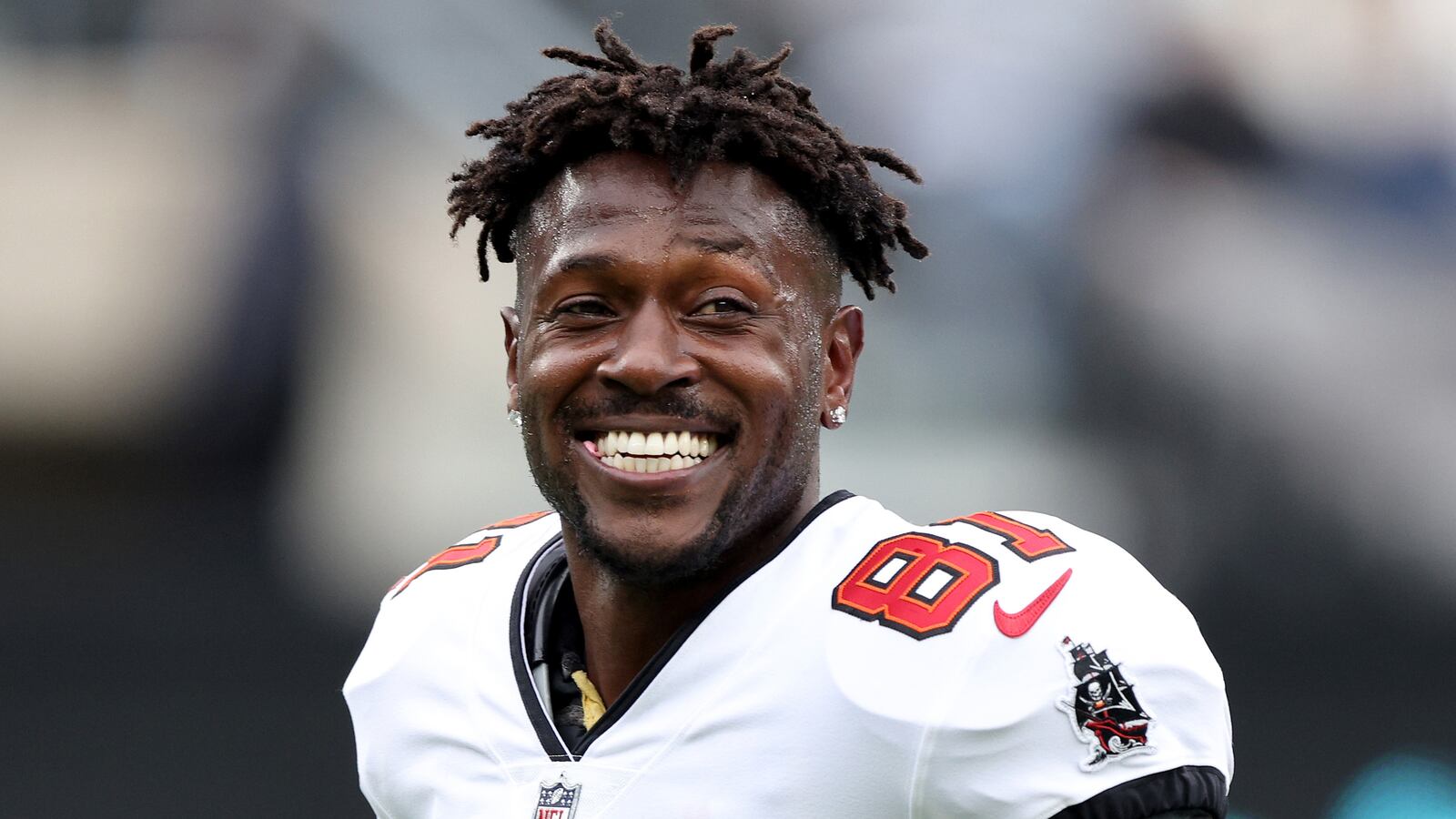 EAST RUTHERFORD, NEW JERSEY - JANUARY 02: Antonio Brown #81 of the Tampa Bay Buccaneers warms up prior to the game against the New York Jets at MetLife Stadium on January 02, 2022 in East Rutherford, New Jersey. (Photo by Elsa/Getty Images)