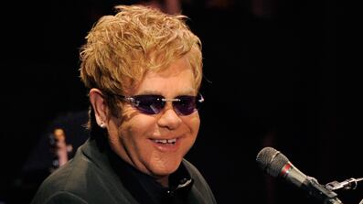 cheats/2010/11/27/elton-john-id-perform-at-royal-wedding/elton-john_fftkes