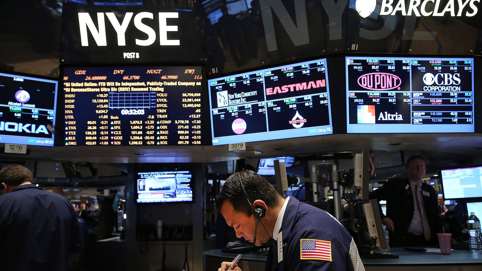 articles/2013/10/01/washington-drama-makes-october-a-confusing-month-for-investors/131001-oconnor-oct-markets-tease-embed_s6le4x