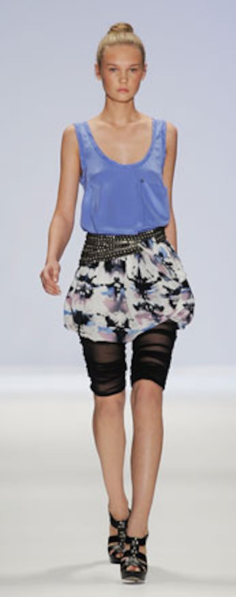 galleries/2009/09/11/ny-fashion-week-day-2/fashion-runway-highlights--day-2--6_ucxgnk