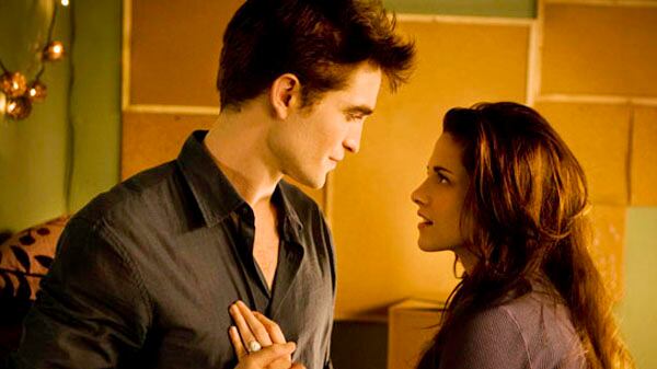 cheats/2011/11/27/breaking-dawn-earns-489m/twilight-box-office-thanksgiving-weekend-cs_zeam35