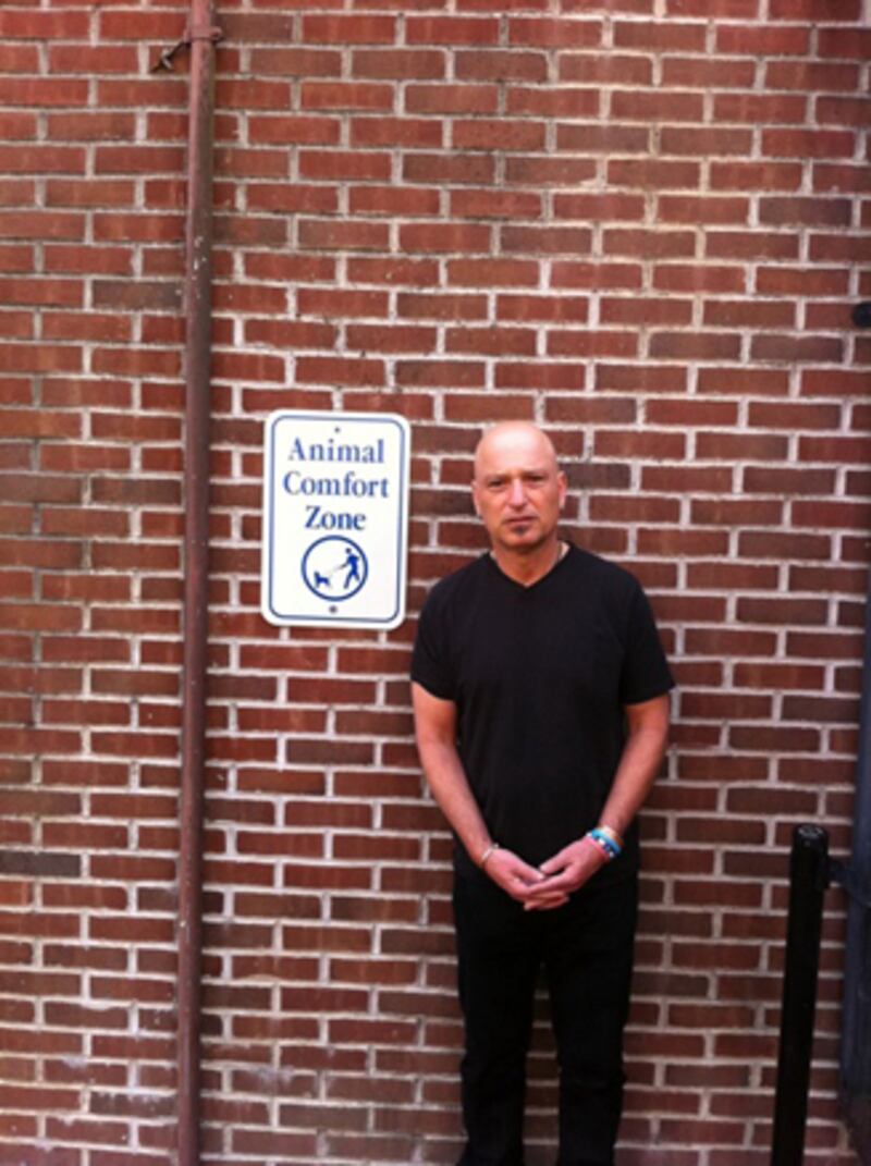 galleries/2011/01/05/celebrity-twit-pics/twitpi109---howie-mandel_o5t5ek