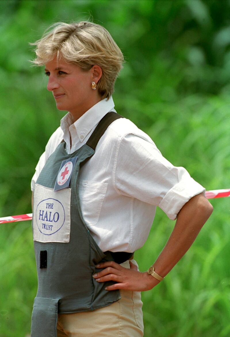 galleries/2011/07/01/princess-diana-s-50th-birthday/diana-birthday-crusader_x4izzv