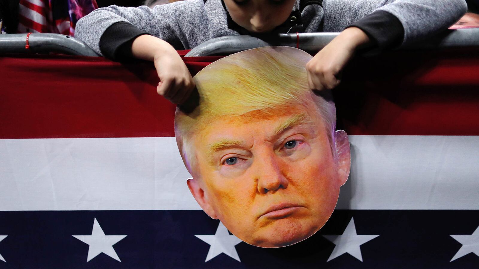 190114-lewis-trump-tease_md1vzu