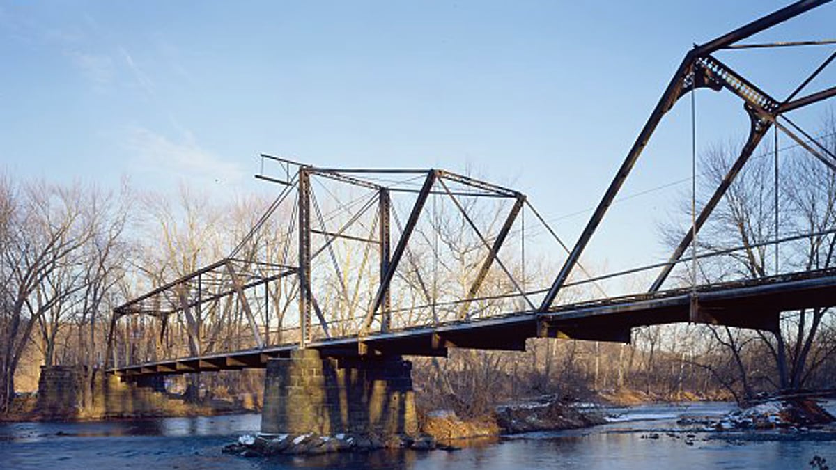 cheats/2011/10/15/penn-brothers-steal-bridge/coverts-crossing-bridge-cheat_wkrnwq