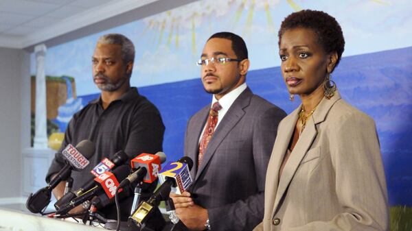 cheats/2011/11/28/famu-drum-major-robert-champion-may-have-died-from-hazing/famu-student-hazing-cheat_e0pmva