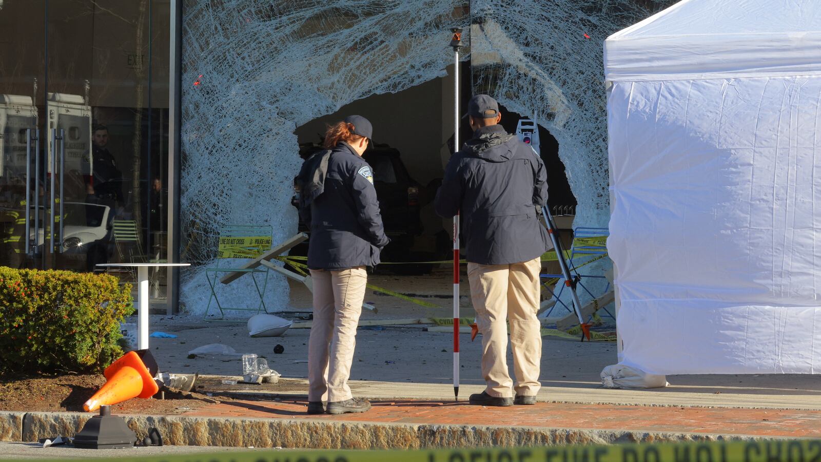 2022-11-21T190258Z_1121952964_RC2JQX9MZGRV_RTRMADP_3_MASSACHUSETTS-CRASH_xjadw4