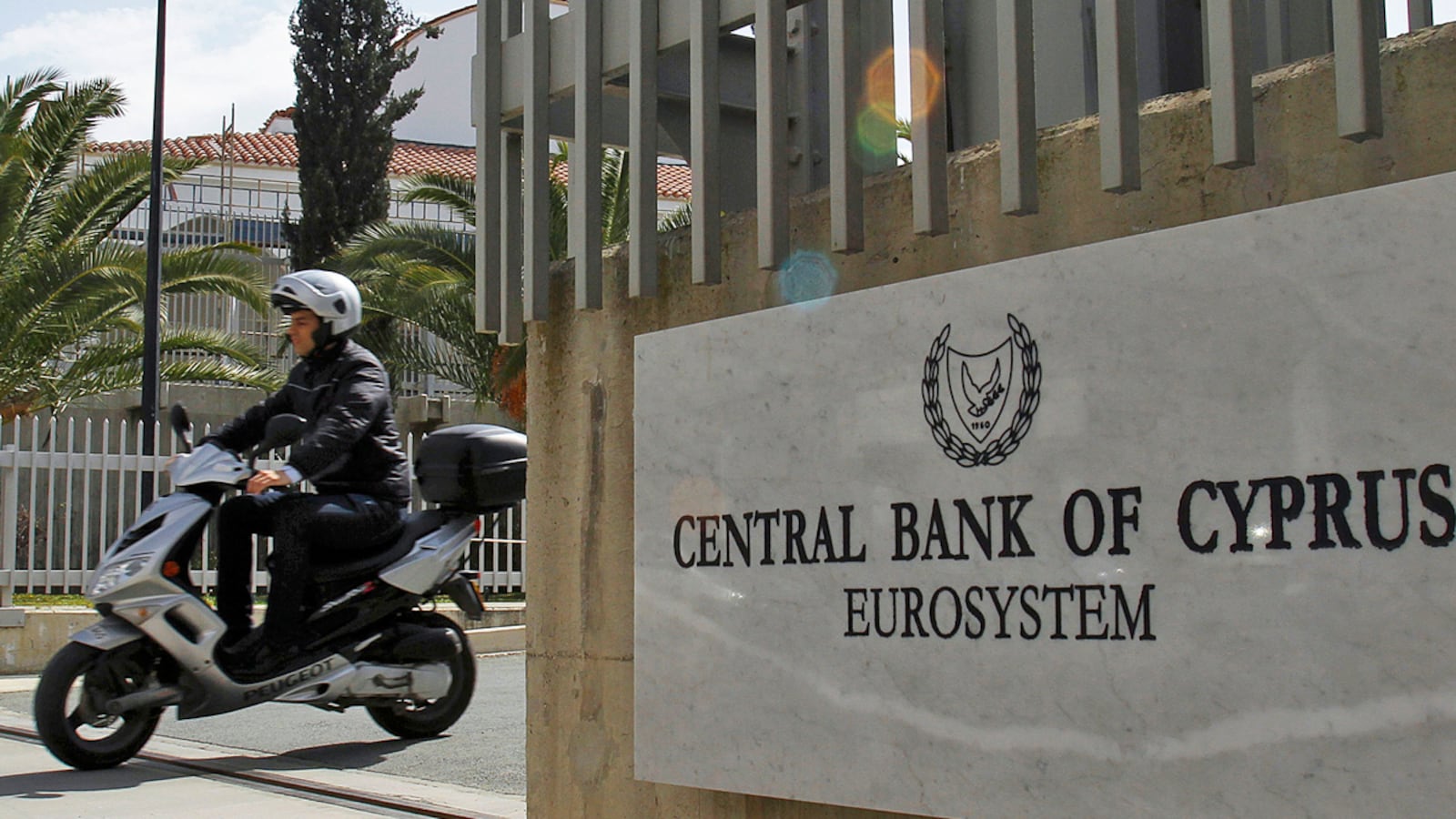 cheats/2012/06/25/cyprus-applies-for-bailout/cyprus-applies-for-financial-bailout-cheat_jkurqx